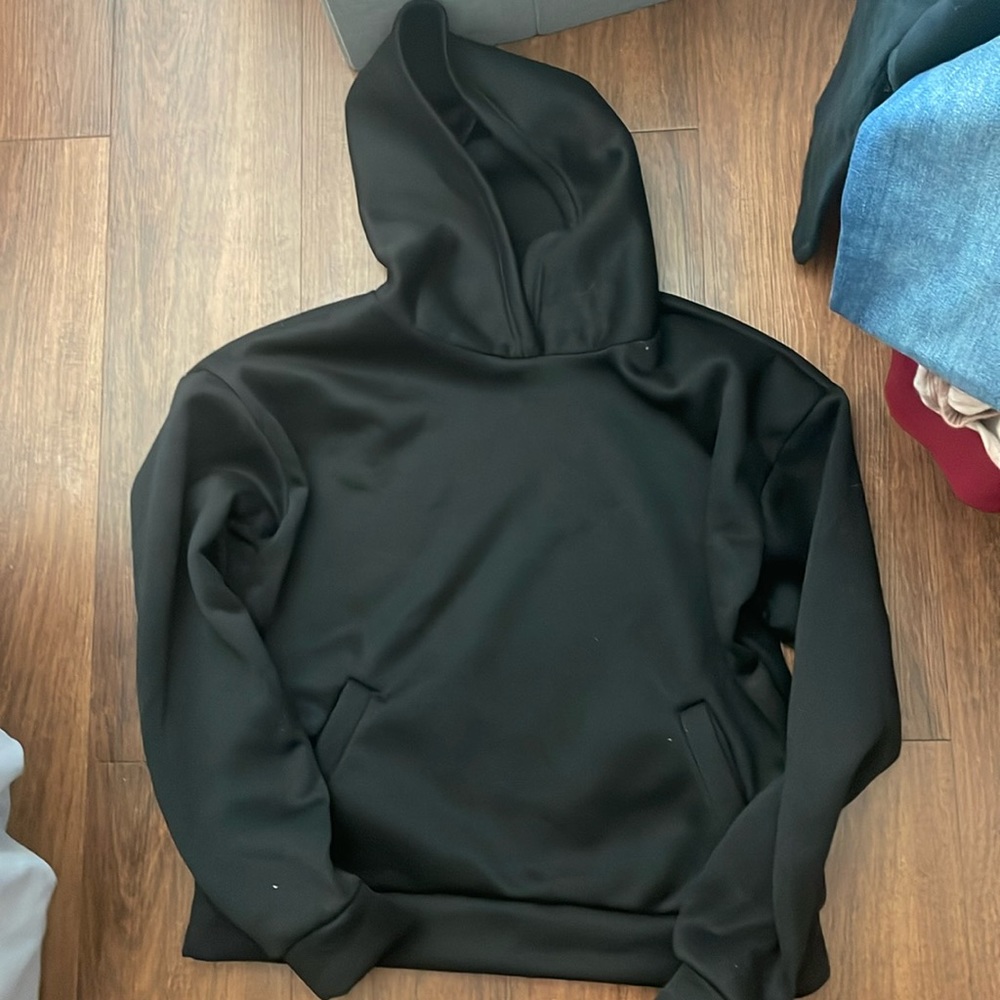 Black size XL hooded sweatshirt with front pockets